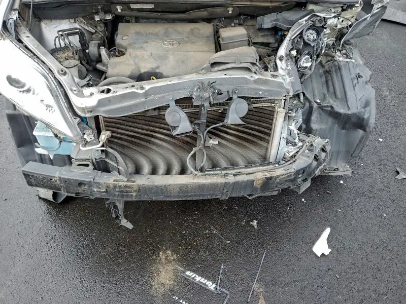 2015 TOYOTA SIENNA LE  