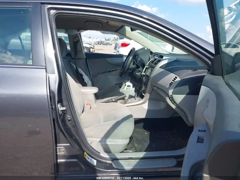 2013 TOYOTA COROLLA LE