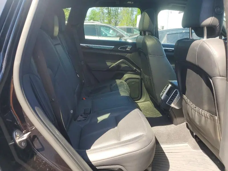 2016 PORSCHE CAYENNE S  