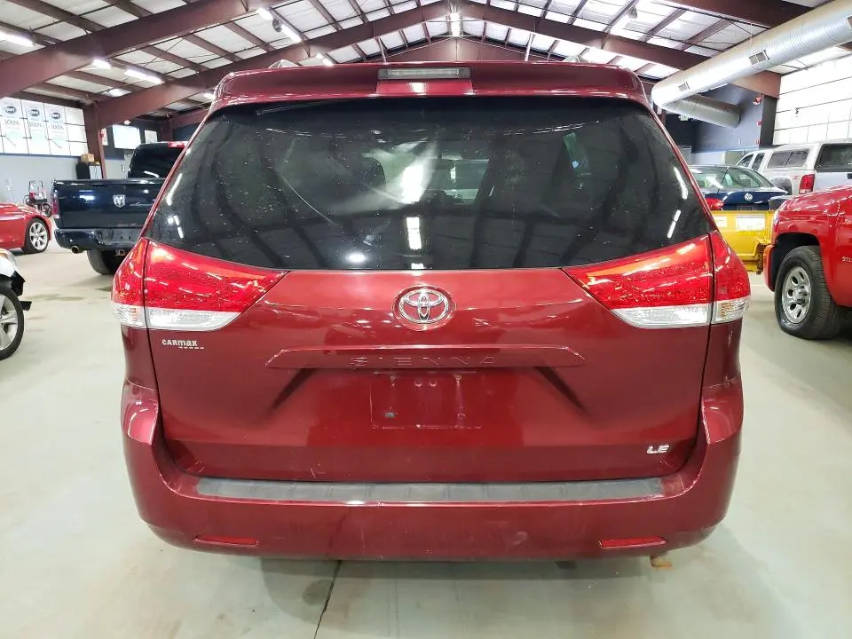 2011 TOYOTA SIENNA LE  