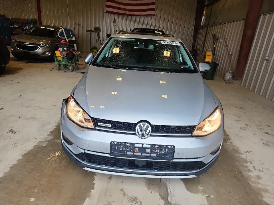 2017 VOLKSWAGEN GOLF   