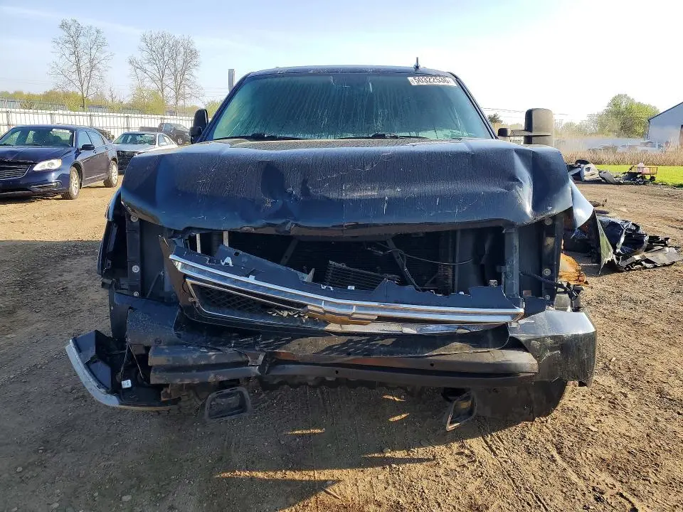 2011 CHEVROLET SUBURBAN K2500 LS  