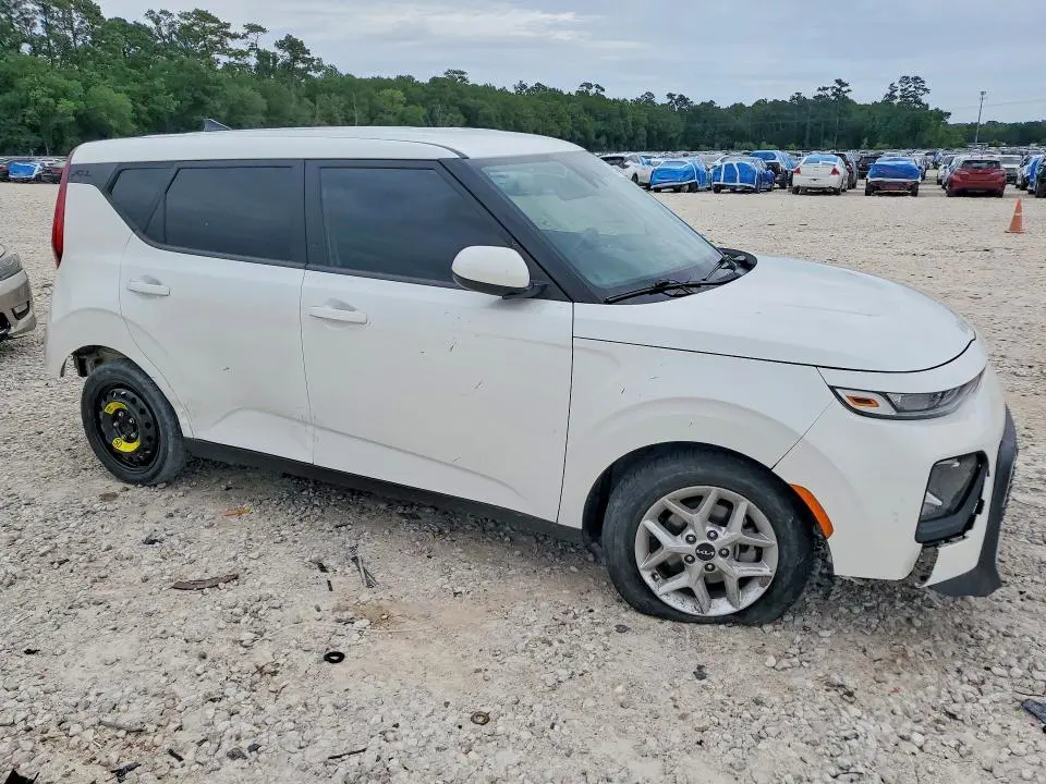 2022 KIA SOUL LX  