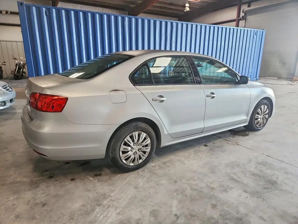 2011 VOLKSWAGEN JETTA BASE  