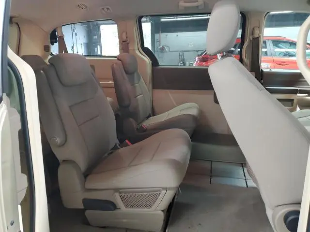 2010 CHRYSLER TOWN & COUNTRY LX  