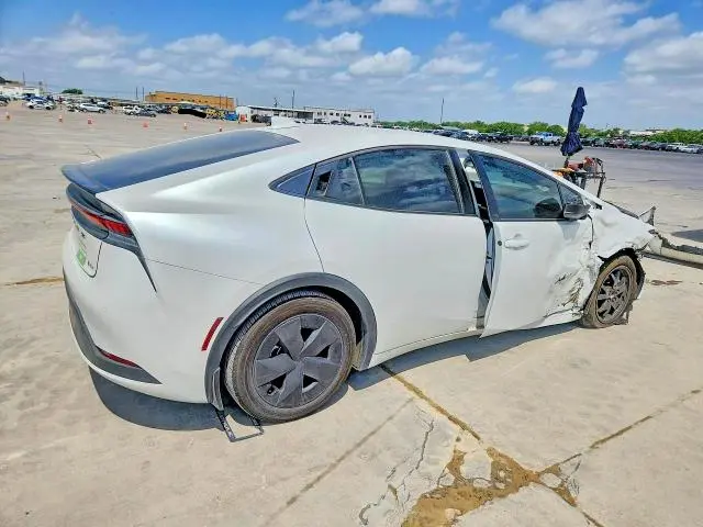 2025 TOYOTA PRIUS LE  