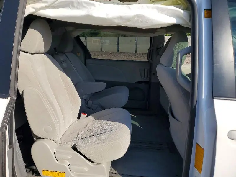 2011 TOYOTA SIENNA LE  