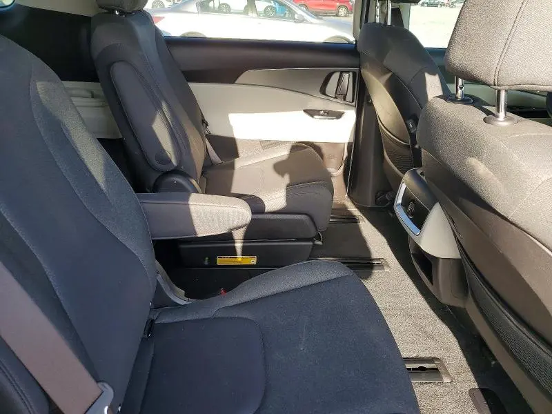 2022 KIA CARNIVAL LX  