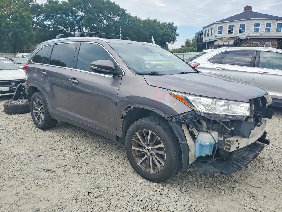 2019 TOYOTA HIGHLANDER XLE  