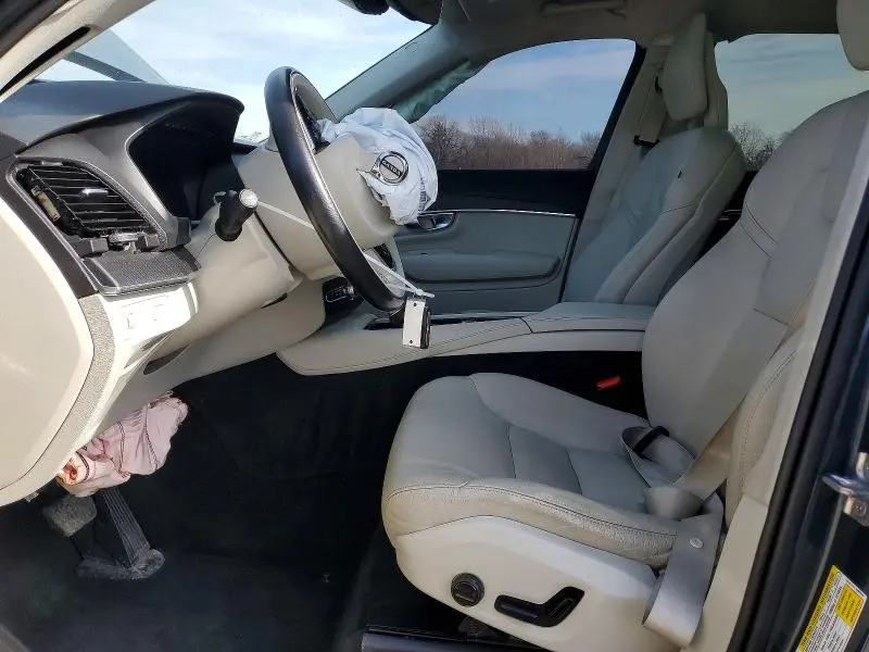 2020 VOLVO XC90 T5 MOMENTUM  