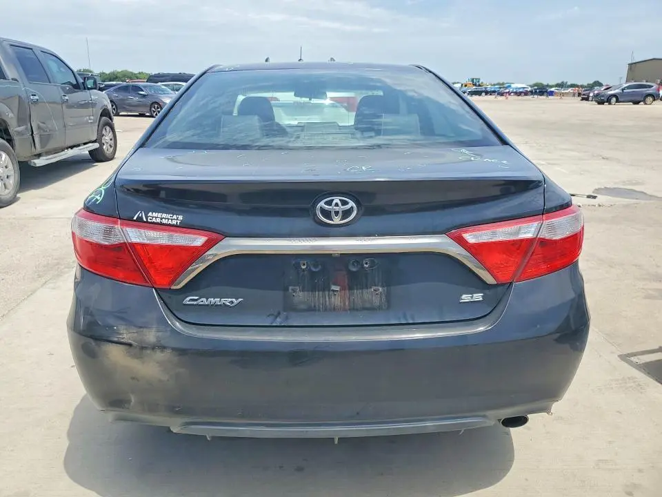 2015 TOYOTA CAMRY SE  