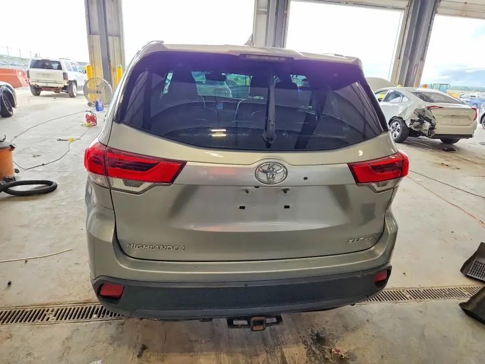 2017 TOYOTA HIGHLANDER XLE  