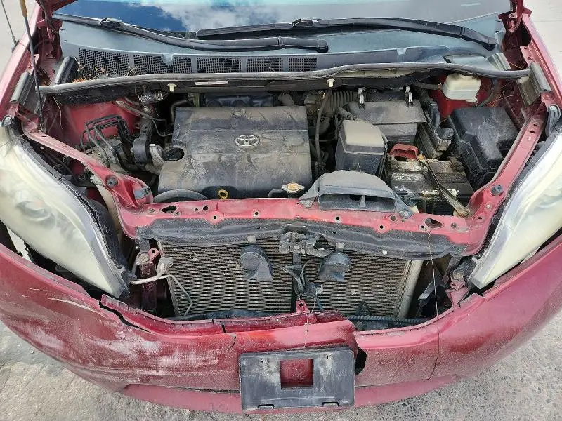 2011 TOYOTA SIENNA LE  