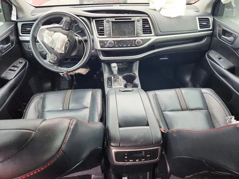 2019 TOYOTA HIGHLANDER SE  