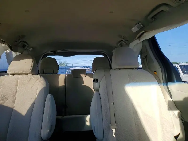 2011 TOYOTA SIENNA LE  