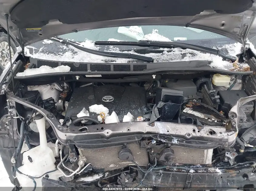 2019 TOYOTA SIENNA LE 8 PASSENGER