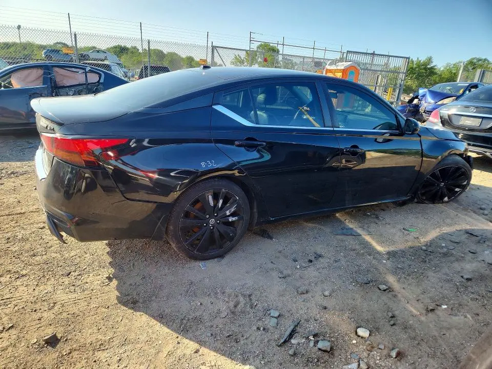 2022 NISSAN ALTIMA SR  