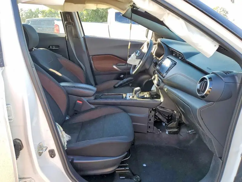 2022 NISSAN KICKS SR  