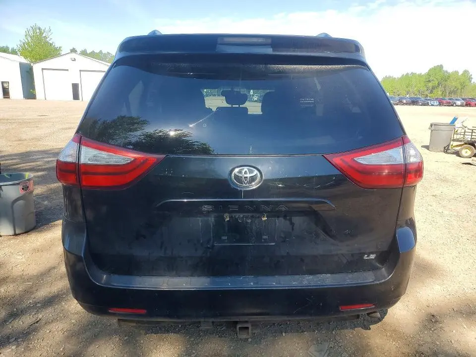 2015 TOYOTA SIENNA LE  