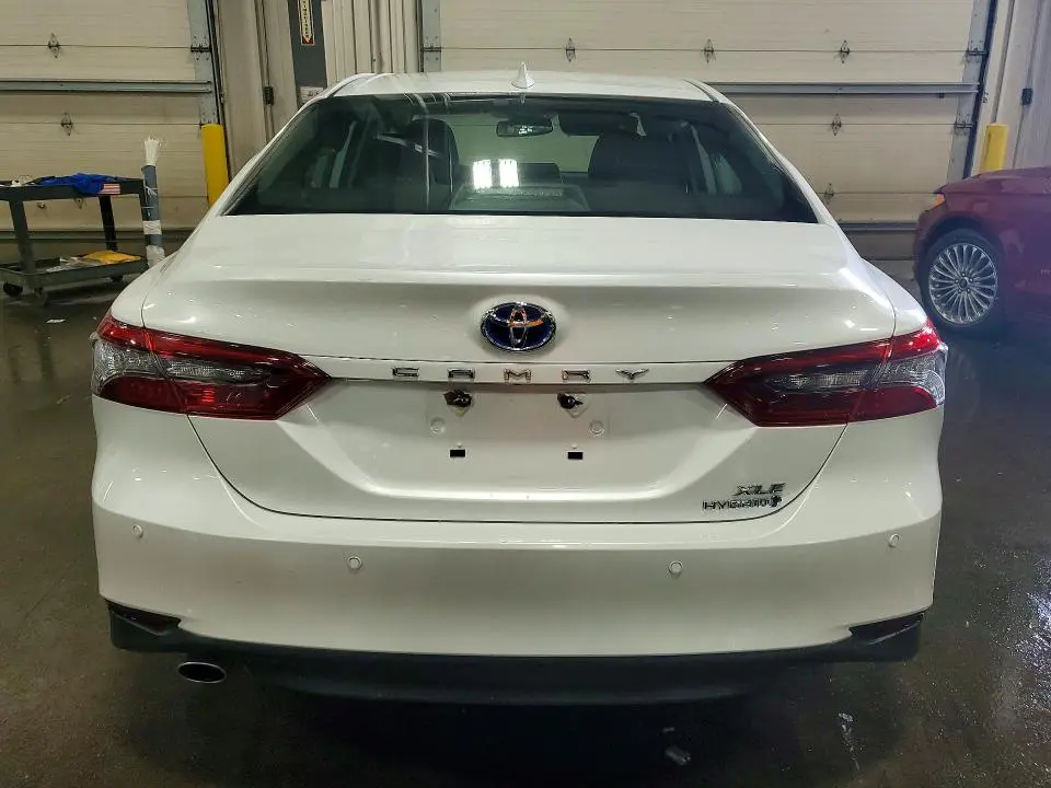 2022 TOYOTA CAMRY XLE  