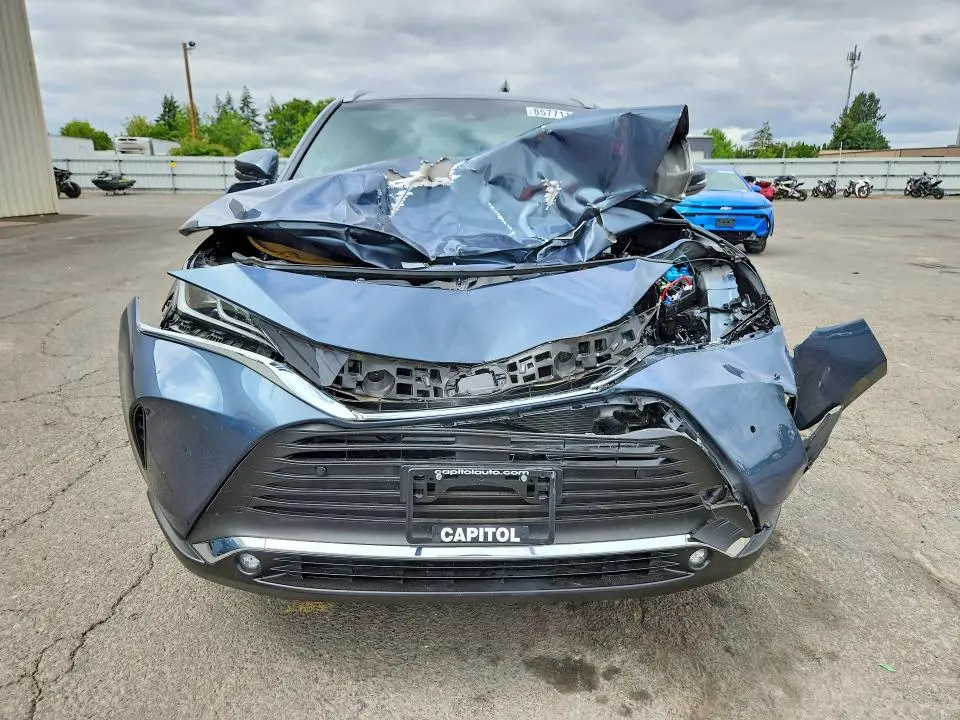 2023 TOYOTA VENZA XLE  