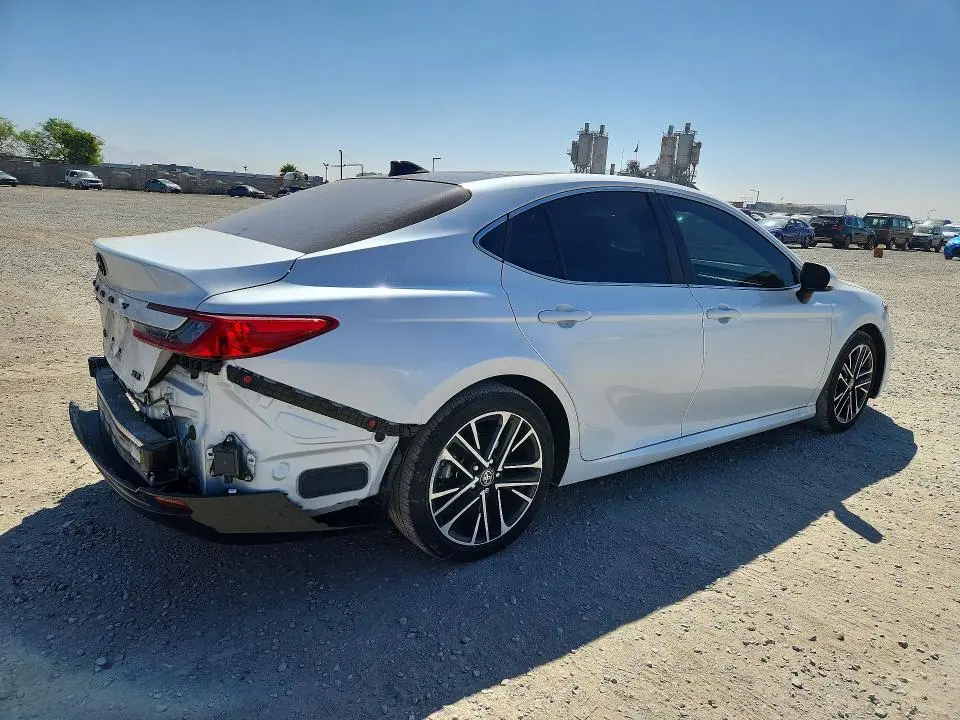 2025 TOYOTA CAMRY XLE  