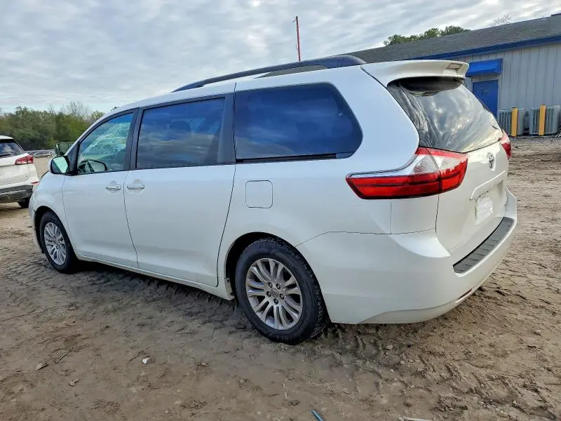 2015 TOYOTA SIENNA XLE  