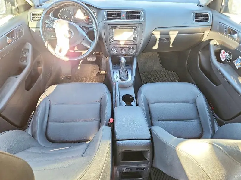 2012 VOLKSWAGEN JETTA SE  