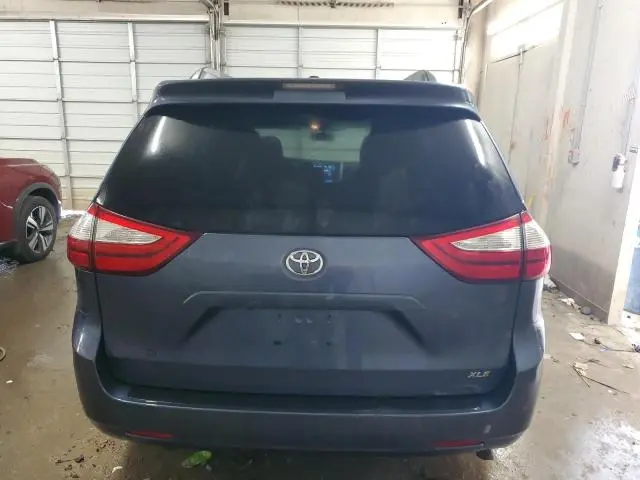 2015 TOYOTA SIENNA XLE  