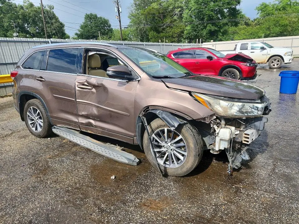 2018 TOYOTA HIGHLANDER XLE  
