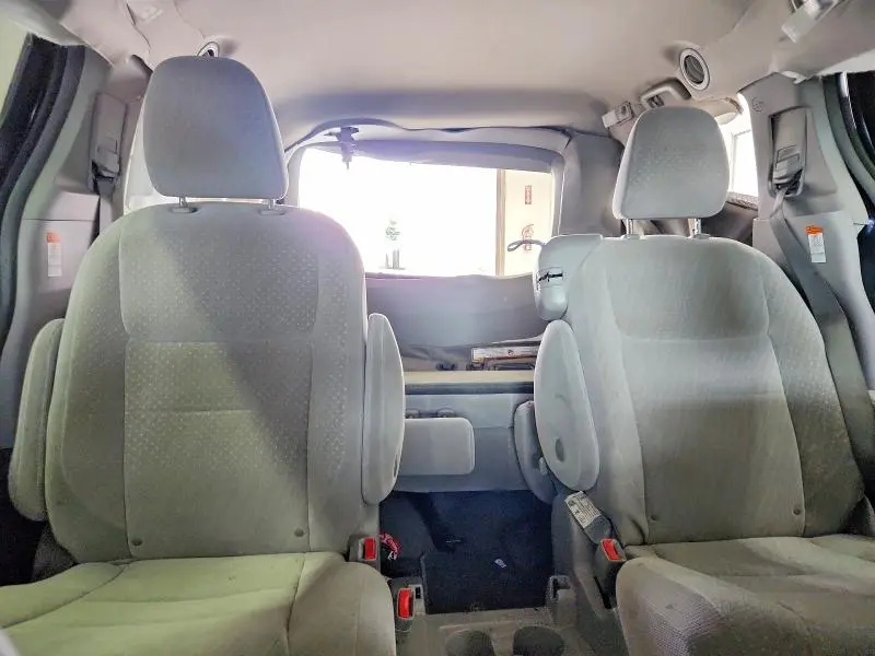 2018 TOYOTA SIENNA LE  
