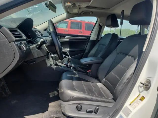 2016 VOLKSWAGEN PASSAT SE  