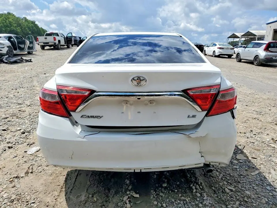 2015 TOYOTA CAMRY LE  