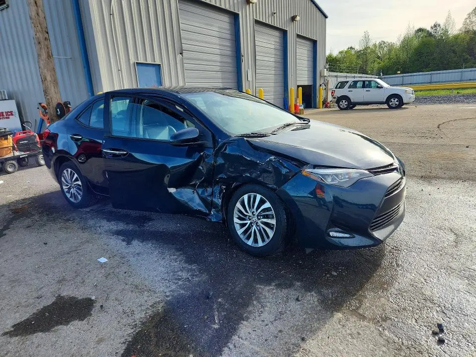 2017 TOYOTA COROLLA XLE  
