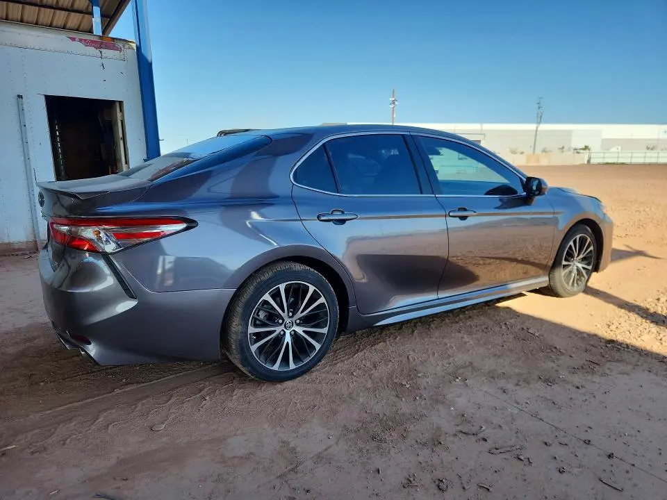 2018 TOYOTA CAMRY SE  