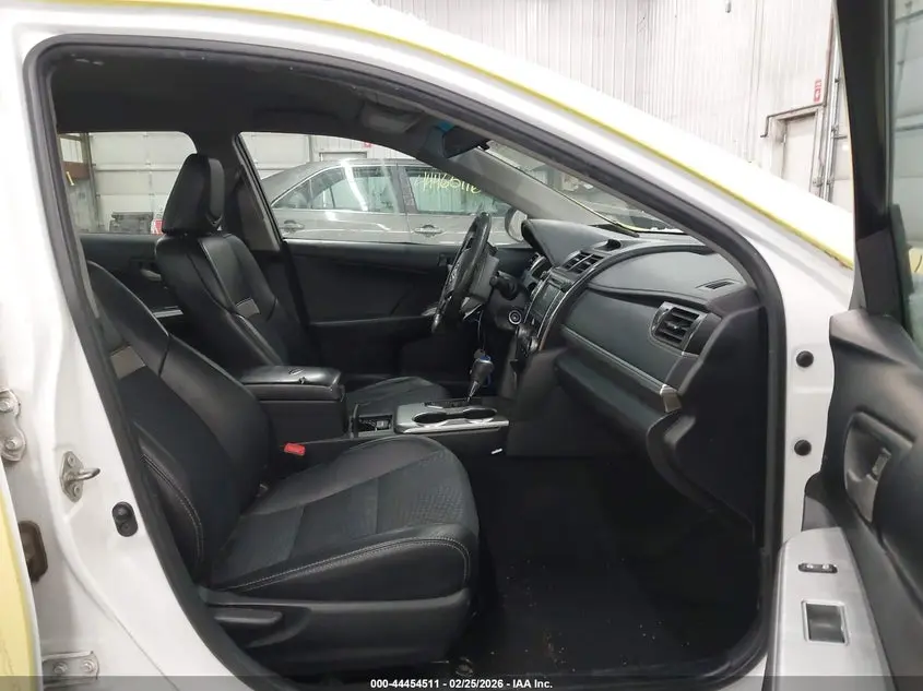 2014 TOYOTA CAMRY SE