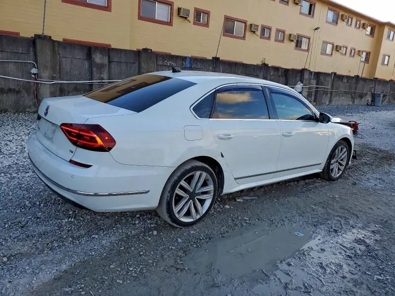 2017 VOLKSWAGEN PASSAT SE  