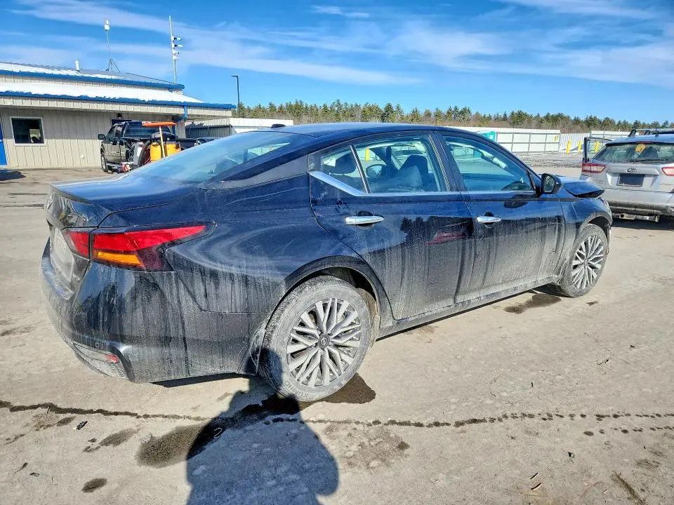 2024 NISSAN ALTIMA SV  