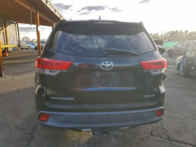 2018 TOYOTA HIGHLANDER SE  