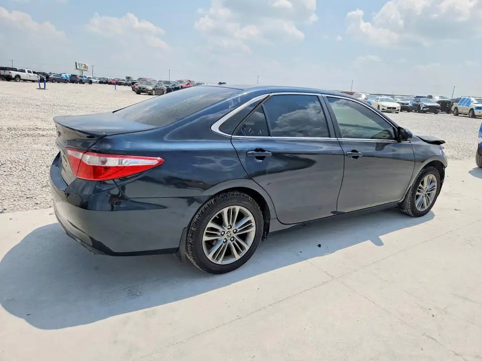 2016 TOYOTA CAMRY SE  
