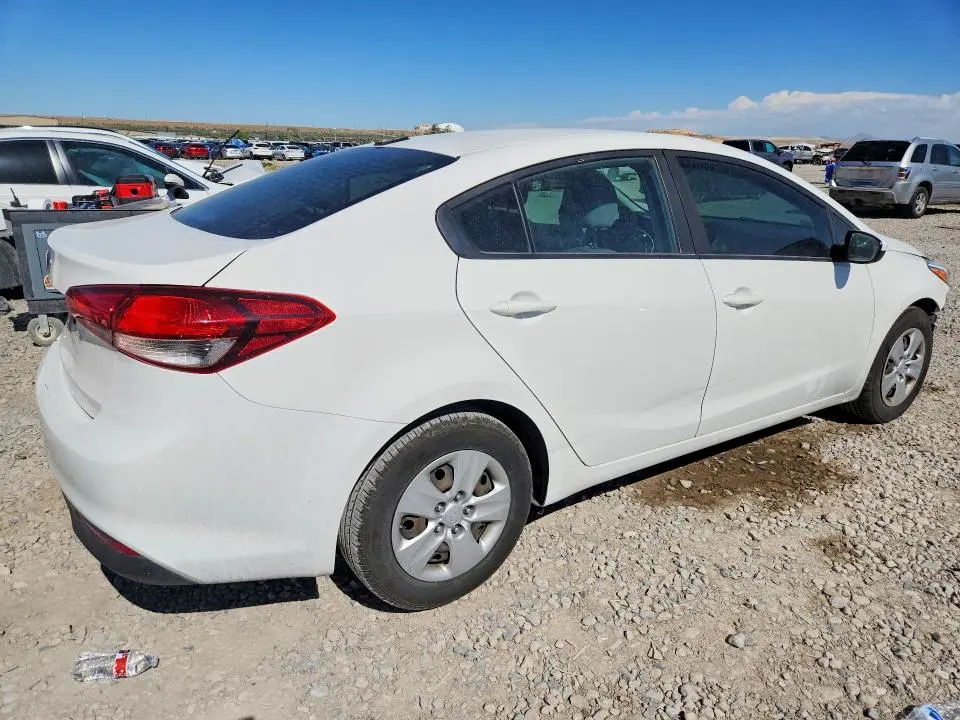 2017 KIA FORTE LX  