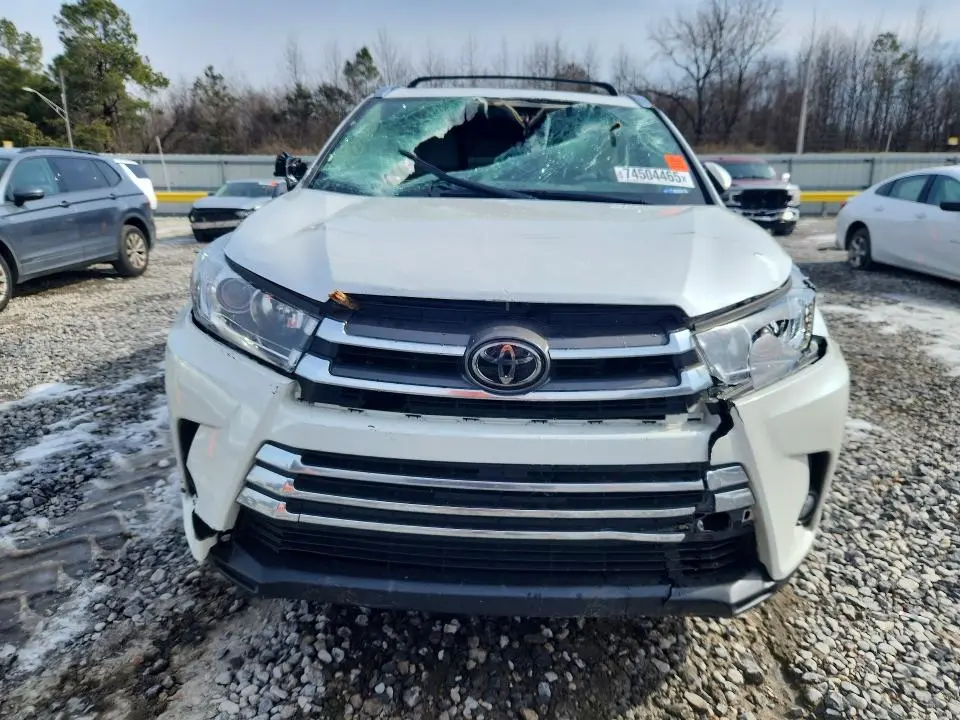 2017 TOYOTA HIGHLANDER LIMITED  