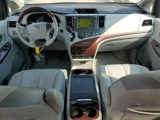 2013 TOYOTA SIENNA XLE  