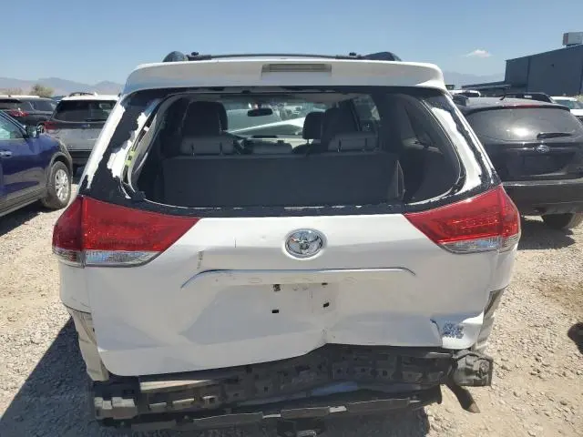 2013 TOYOTA SIENNA XLE  