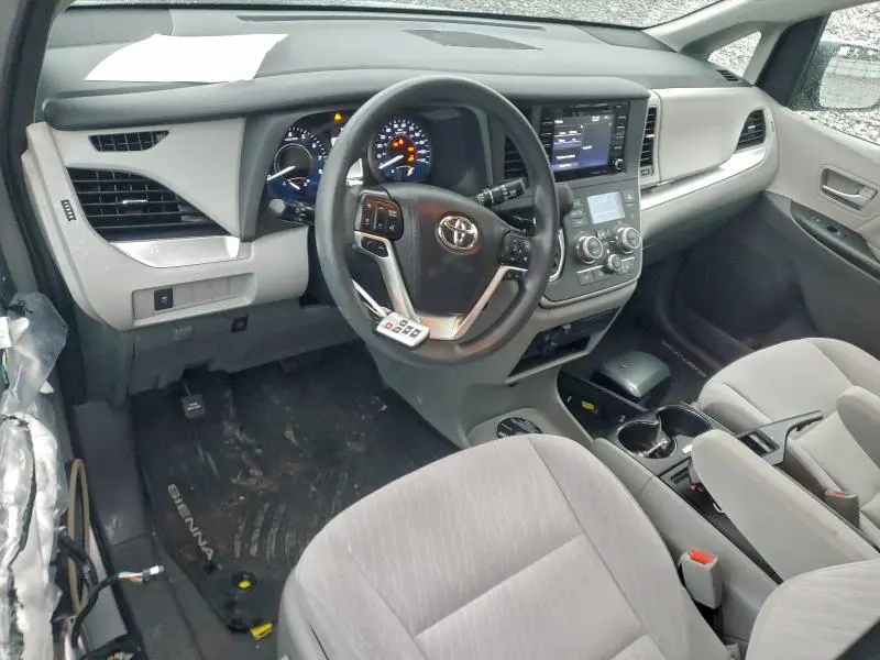 2020 TOYOTA SIENNA LE  