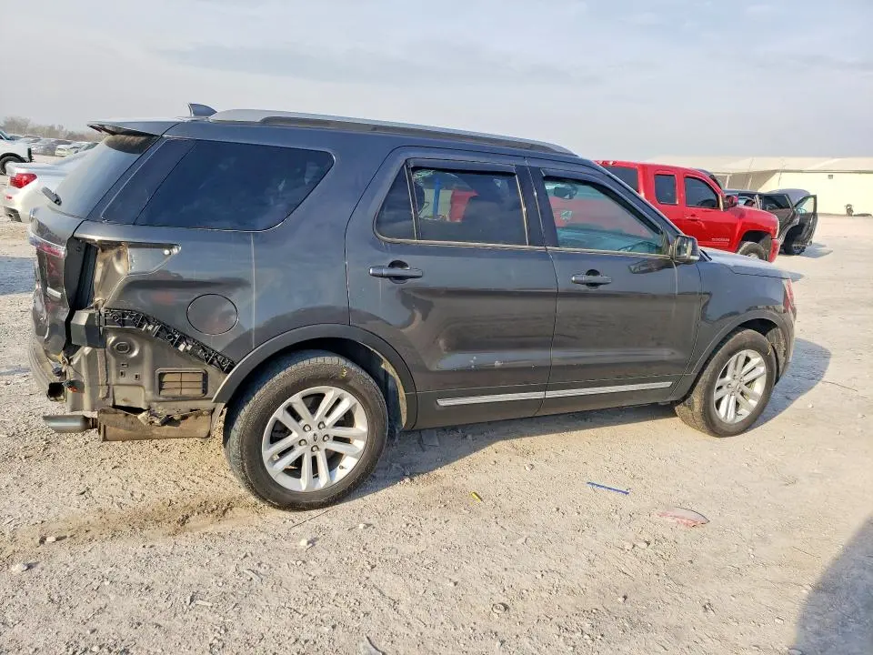 2017 FORD EXPLORER XLT  