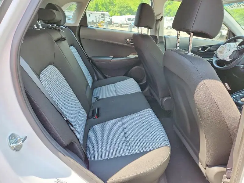 2022 HYUNDAI KONA SE  