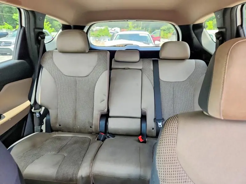 2019 HYUNDAI SANTA FE SE  