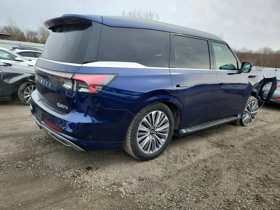 2025 INFINITI QX80 LUXE  