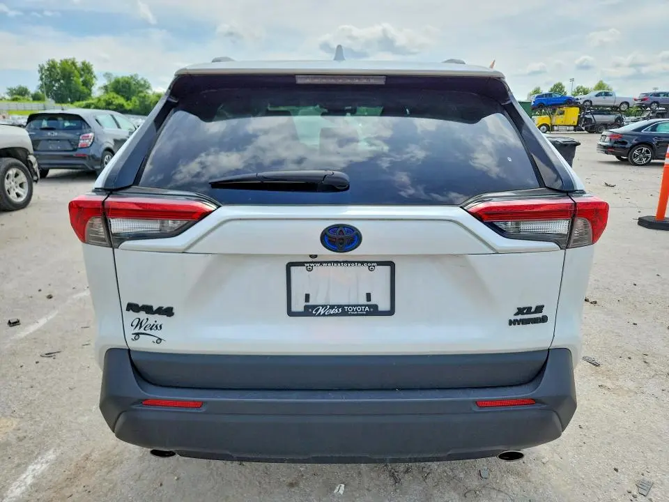 2024 TOYOTA RAV4 XLE PREMIUM  